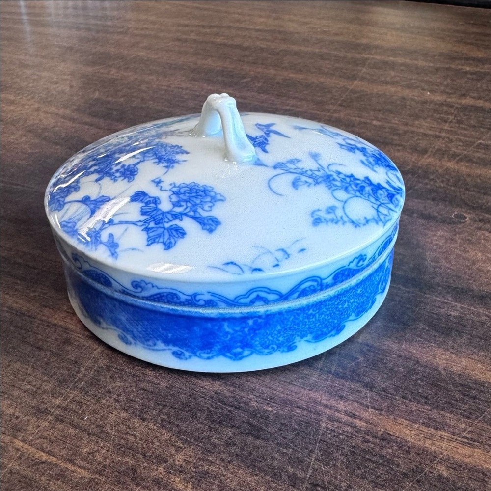 Unmarked Vintage Blue & White Chinese Porcelain Lidded Round Trinket Box